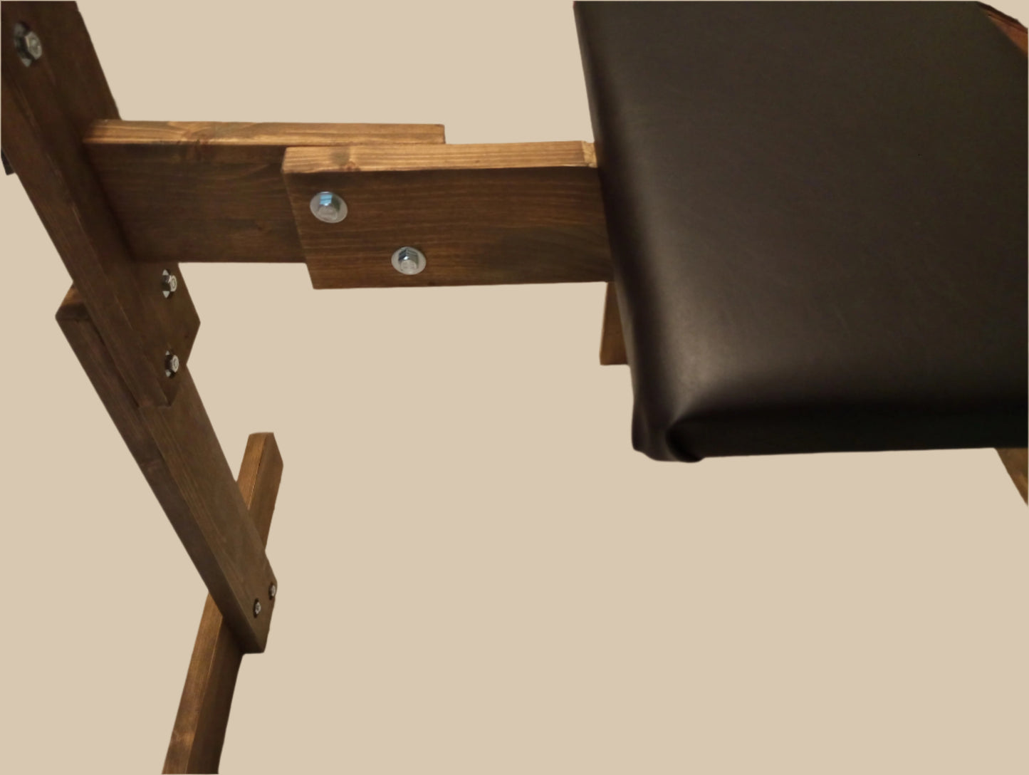 Fully demountable breeding bench for easy storage and shipping